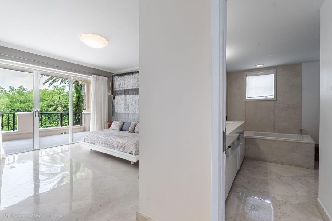 For Sale: $2,250,000 (2 beds, 2 baths, 1429 Square Feet)