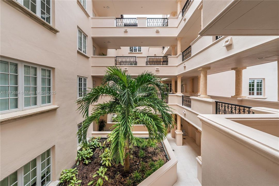 For Sale: $2,250,000 (2 beds, 2 baths, 1429 Square Feet)