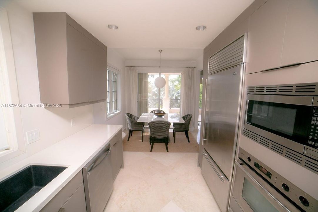 For Sale: $2,250,000 (2 beds, 2 baths, 1429 Square Feet)