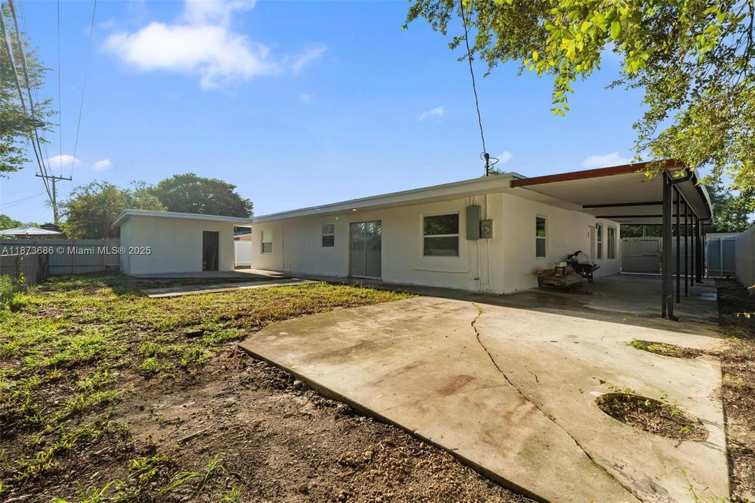 Activo con contrato: $649,900 (6 camas, 3 baños, 2254 Pies cuadrados)