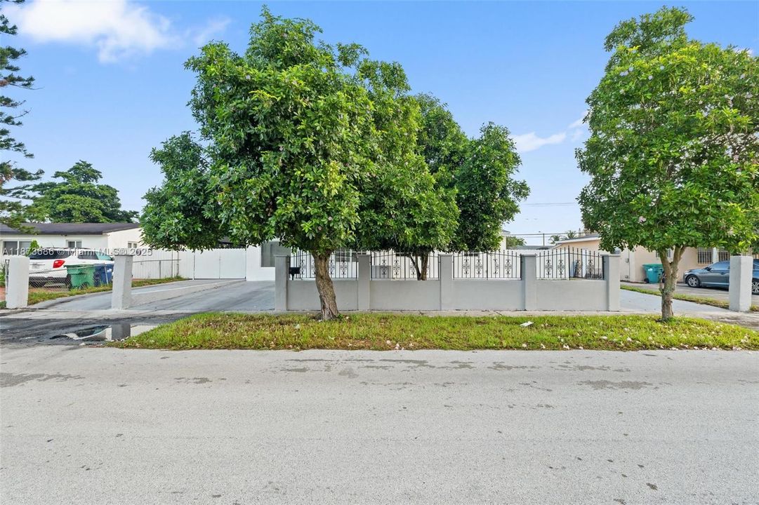 Activo con contrato: $649,900 (6 camas, 3 baños, 2254 Pies cuadrados)