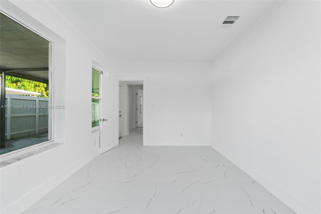 Activo con contrato: $649,900 (6 camas, 3 baños, 2254 Pies cuadrados)