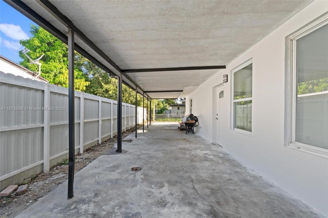 Activo con contrato: $649,900 (6 camas, 3 baños, 2254 Pies cuadrados)