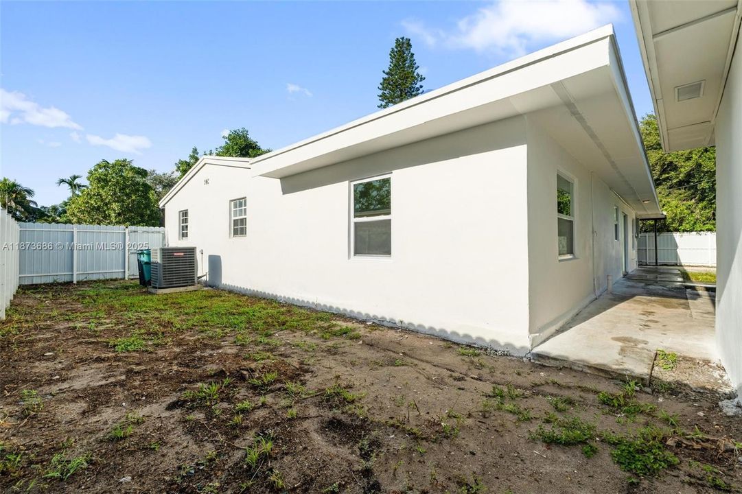 Activo con contrato: $649,900 (6 camas, 3 baños, 2254 Pies cuadrados)