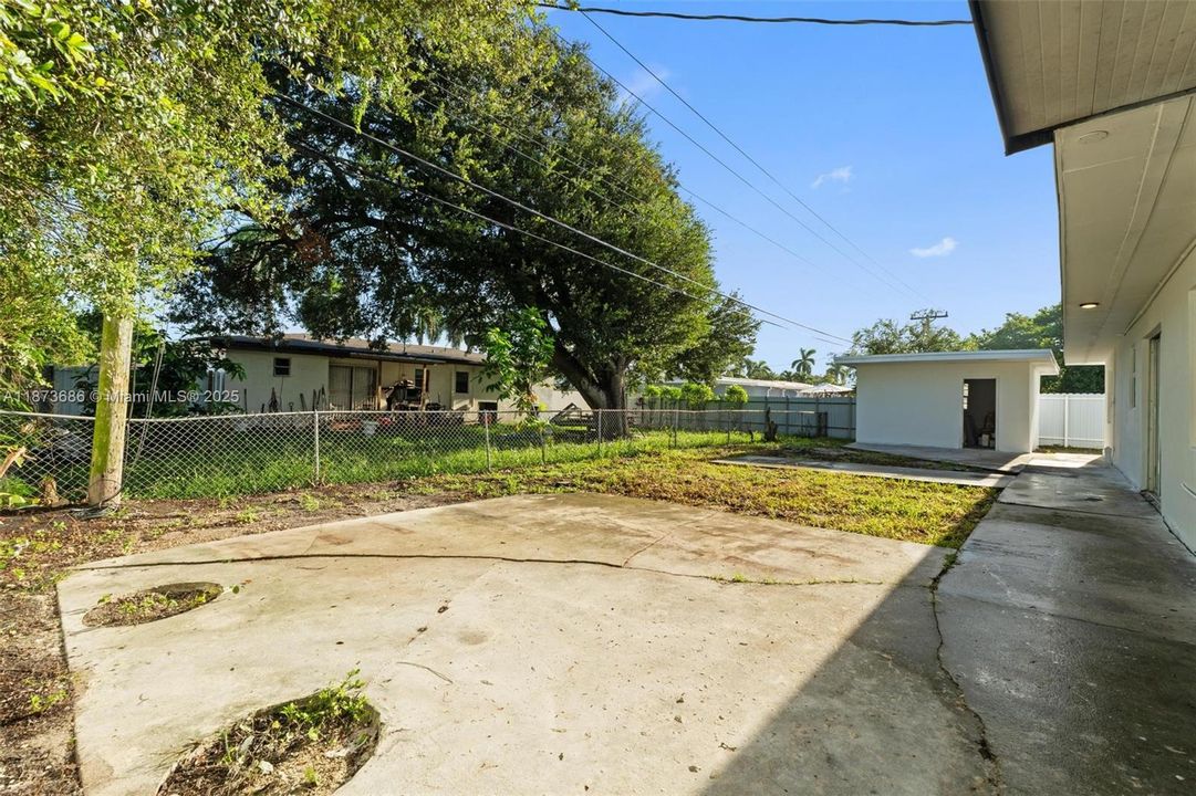 Activo con contrato: $649,900 (6 camas, 3 baños, 2254 Pies cuadrados)