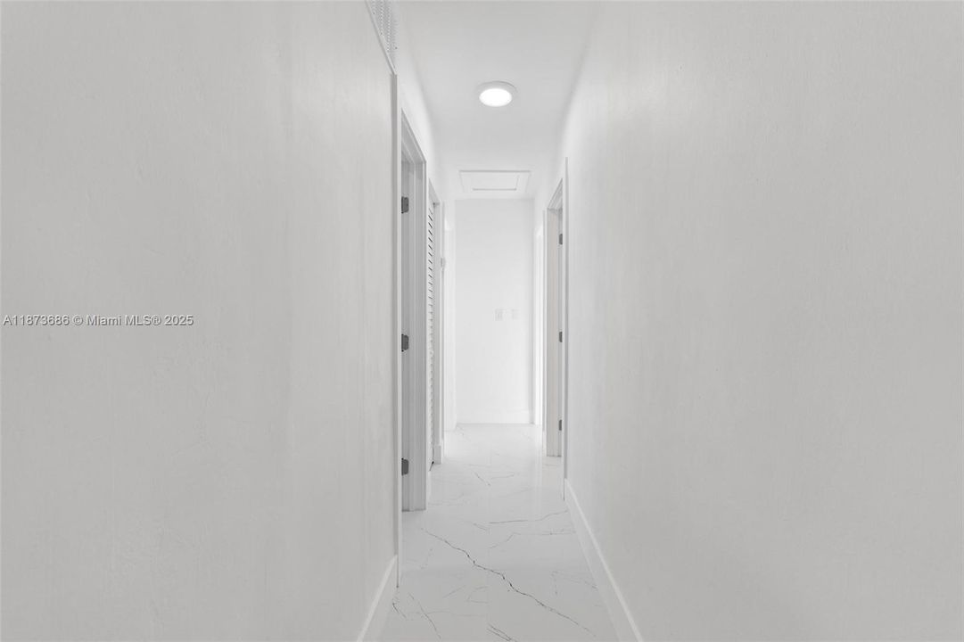 Activo con contrato: $649,900 (6 camas, 3 baños, 2254 Pies cuadrados)