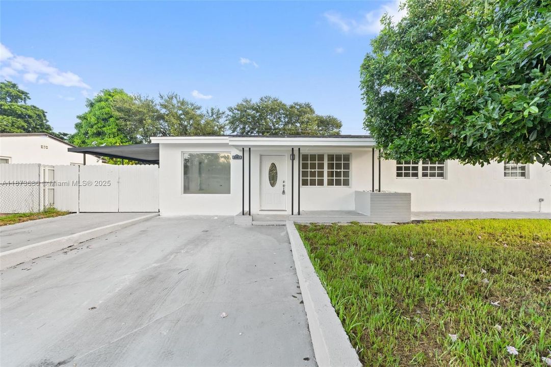 Activo con contrato: $649,900 (6 camas, 3 baños, 2254 Pies cuadrados)