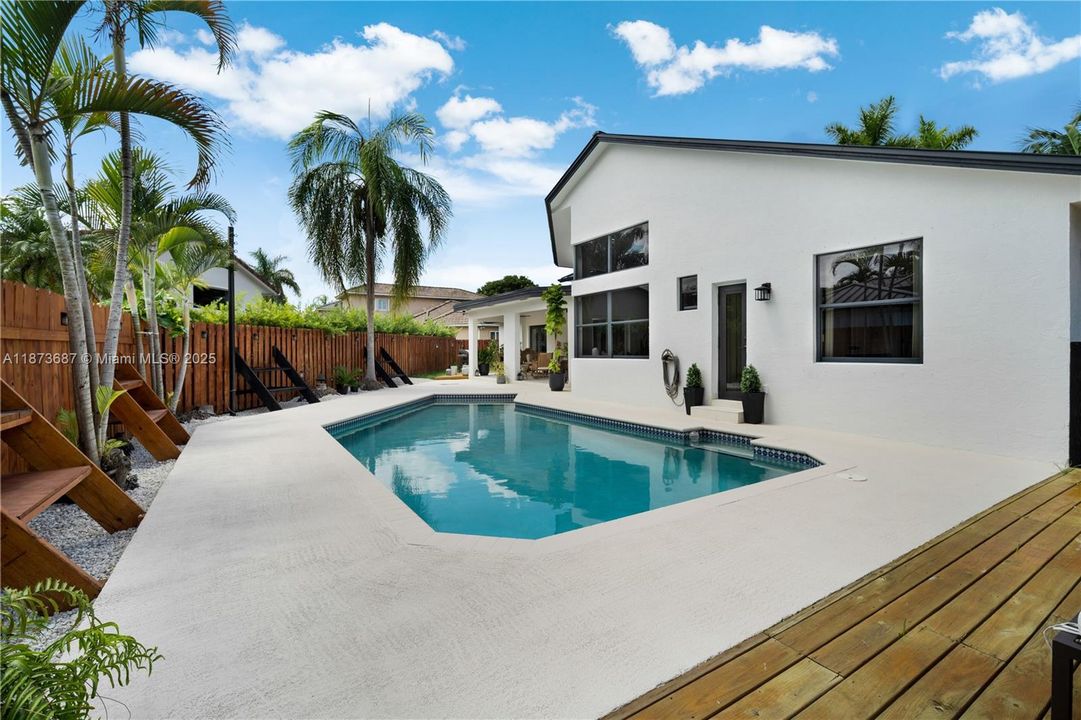 Recently Sold: $1,150,000 (4 beds, 3 baths, 2287 Square Feet)