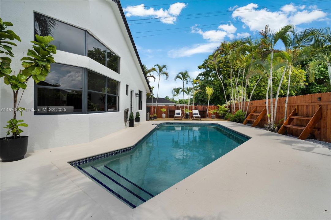 Recently Sold: $1,150,000 (4 beds, 3 baths, 2287 Square Feet)