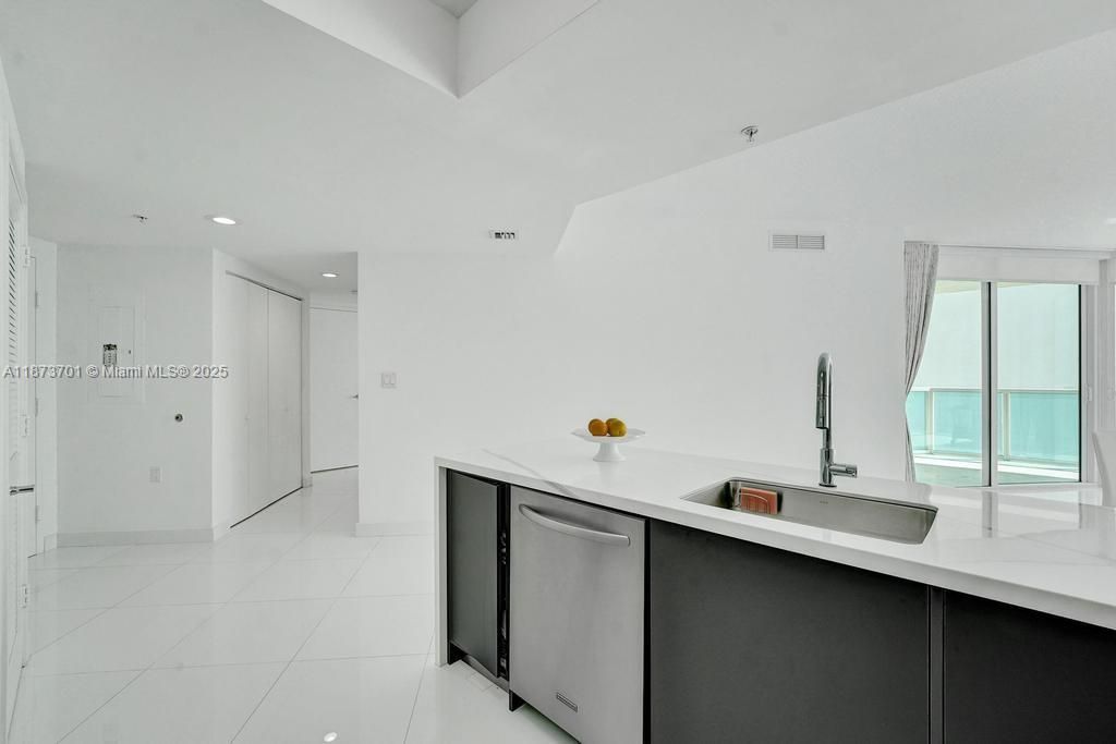 待售: $949,000 (3 贝兹, 2 浴室, 1458 平方英尺)