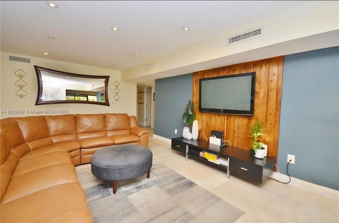 En Venta: $549,000 (3 camas, 2 baños, 1460 Pies cuadrados)