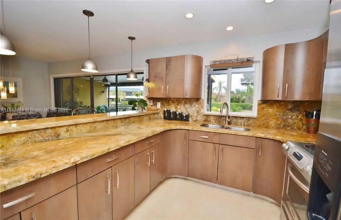 En Venta: $549,000 (3 camas, 2 baños, 1460 Pies cuadrados)