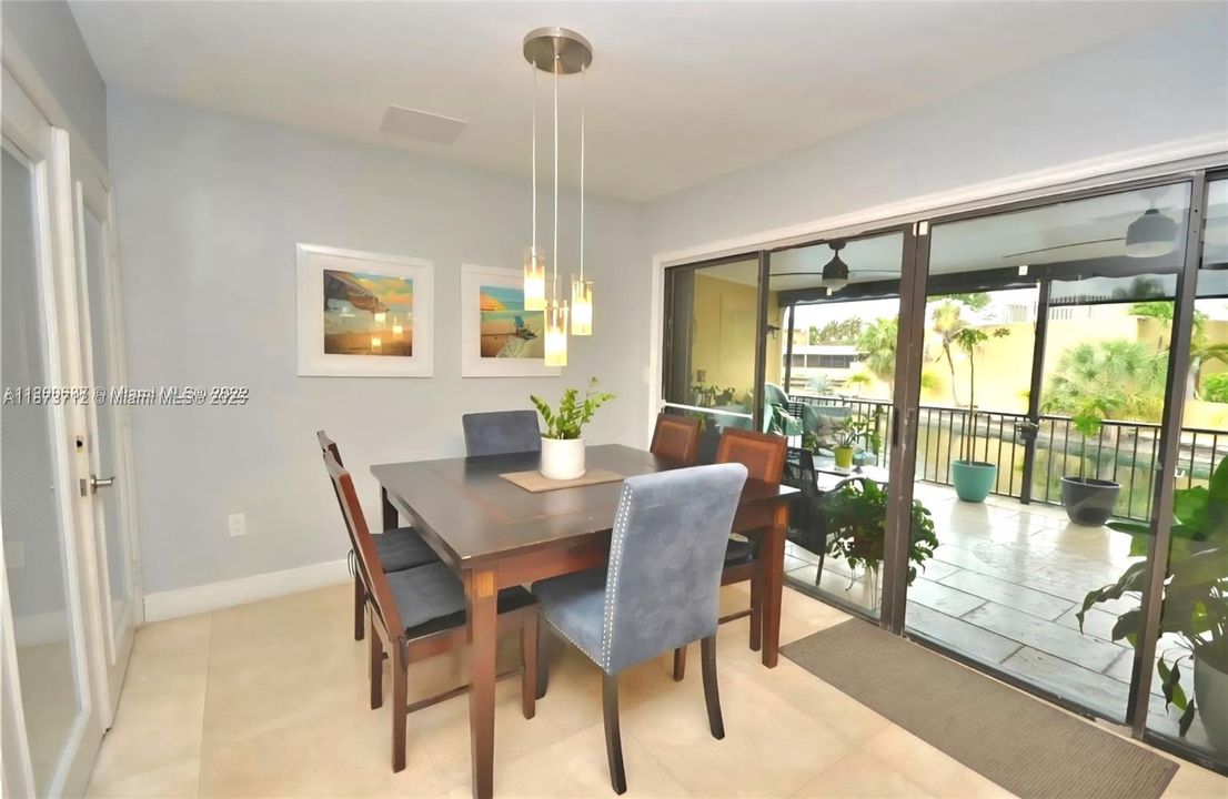 En Venta: $549,000 (3 camas, 2 baños, 1460 Pies cuadrados)