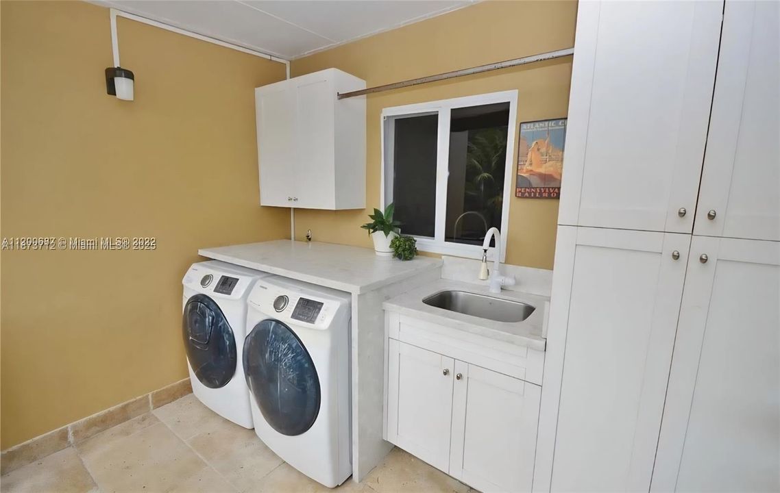 En Venta: $549,000 (3 camas, 2 baños, 1460 Pies cuadrados)