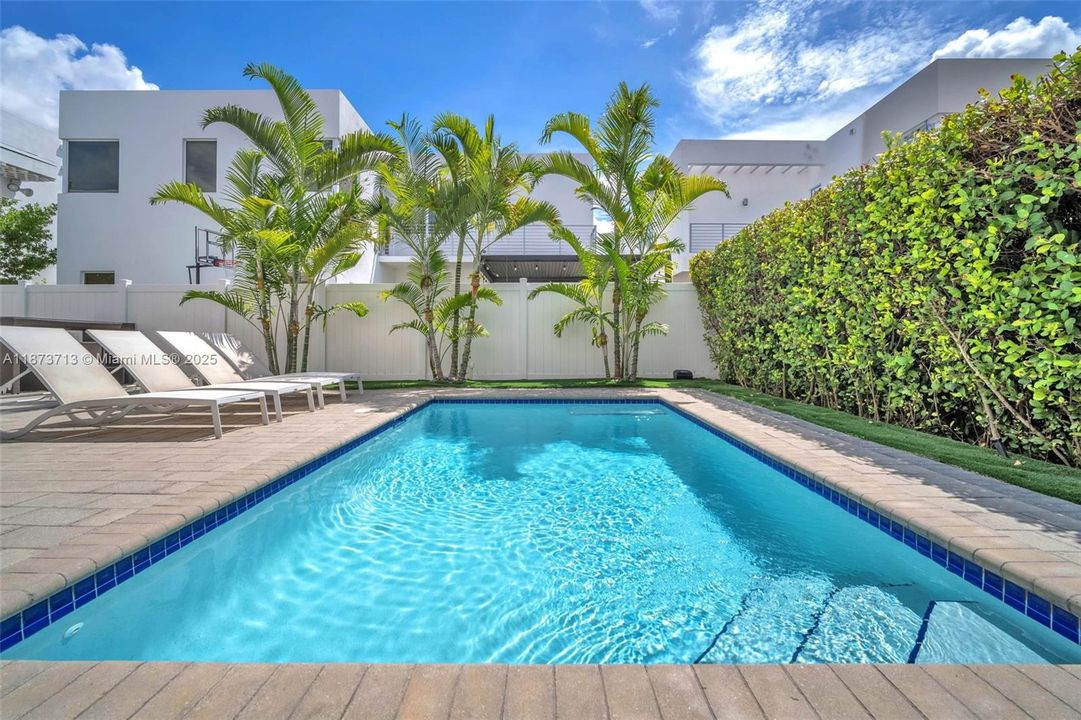 Active With Contract: $1,628,000 (5 beds, 5 baths, 3624 Square Feet)