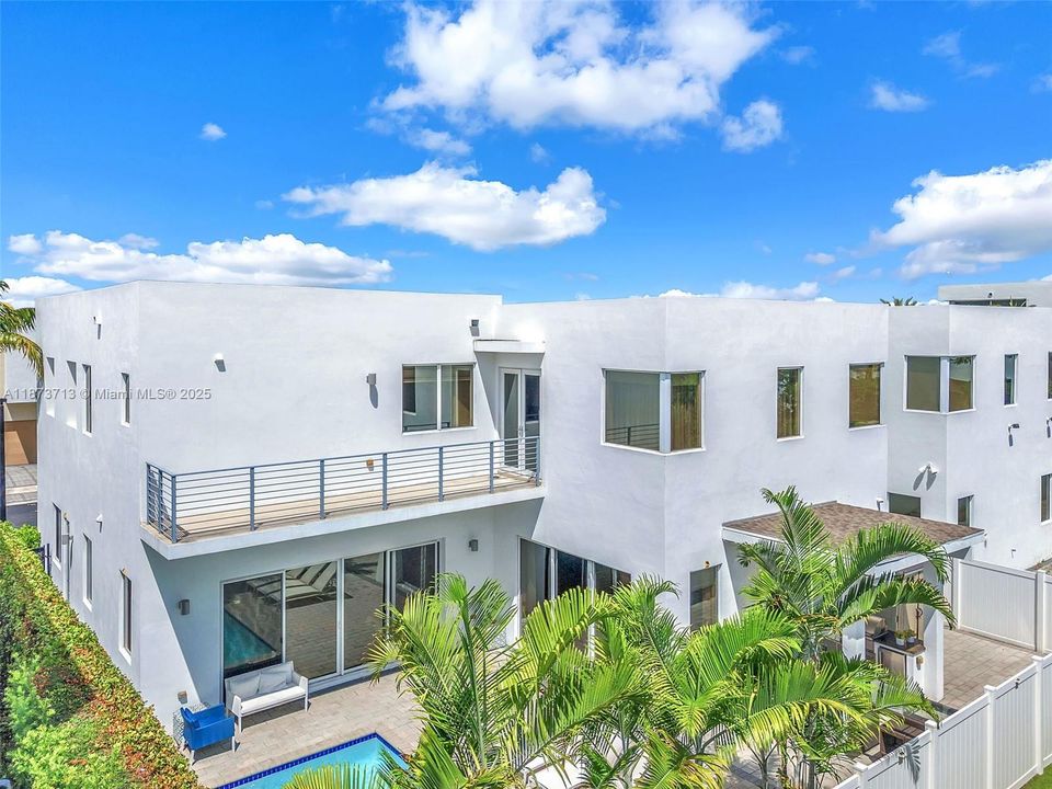 Active With Contract: $1,628,000 (5 beds, 5 baths, 3624 Square Feet)