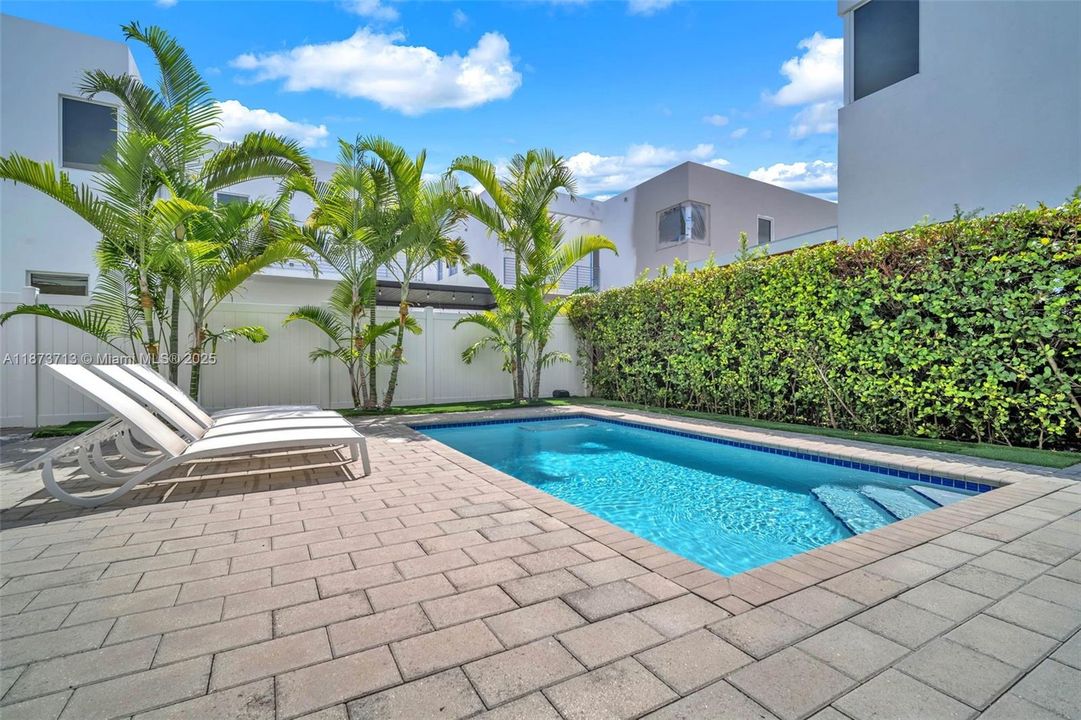 Active With Contract: $1,628,000 (5 beds, 5 baths, 3624 Square Feet)