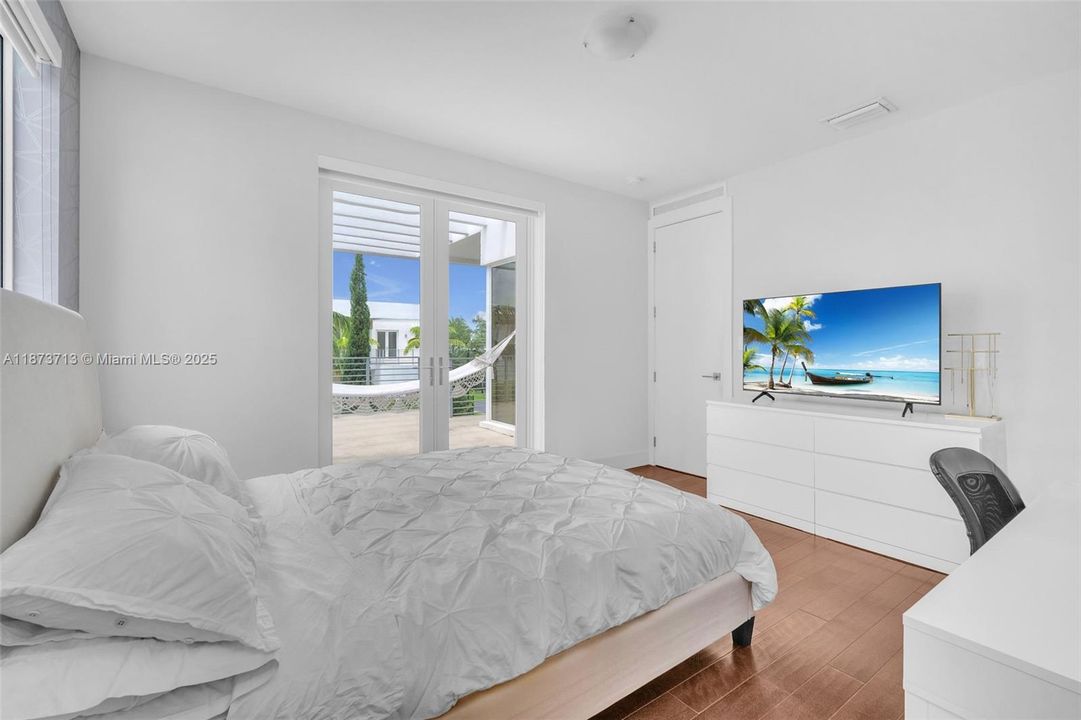 Active With Contract: $1,628,000 (5 beds, 5 baths, 3624 Square Feet)