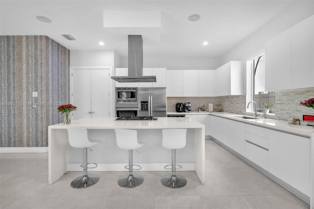 Active With Contract: $1,628,000 (5 beds, 5 baths, 3624 Square Feet)