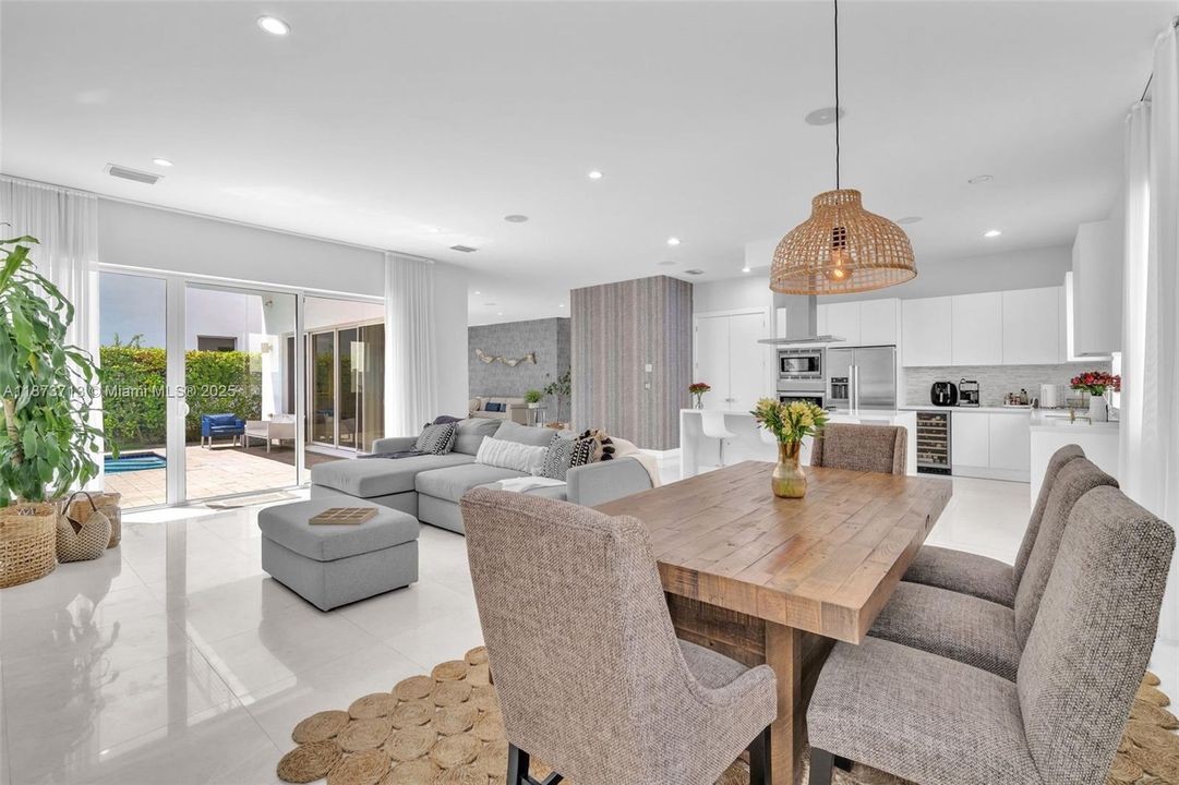 Active With Contract: $1,628,000 (5 beds, 5 baths, 3624 Square Feet)