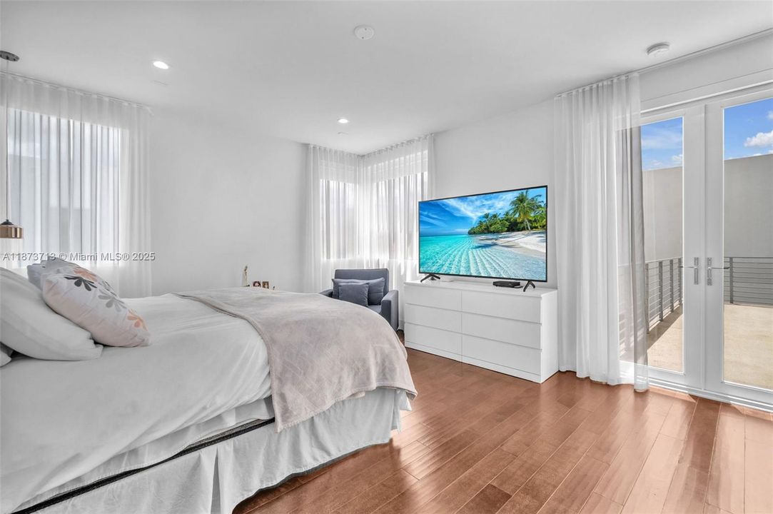 Active With Contract: $1,628,000 (5 beds, 5 baths, 3624 Square Feet)