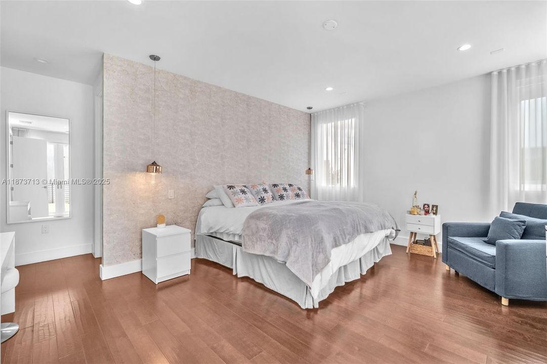 Active With Contract: $1,628,000 (5 beds, 5 baths, 3624 Square Feet)