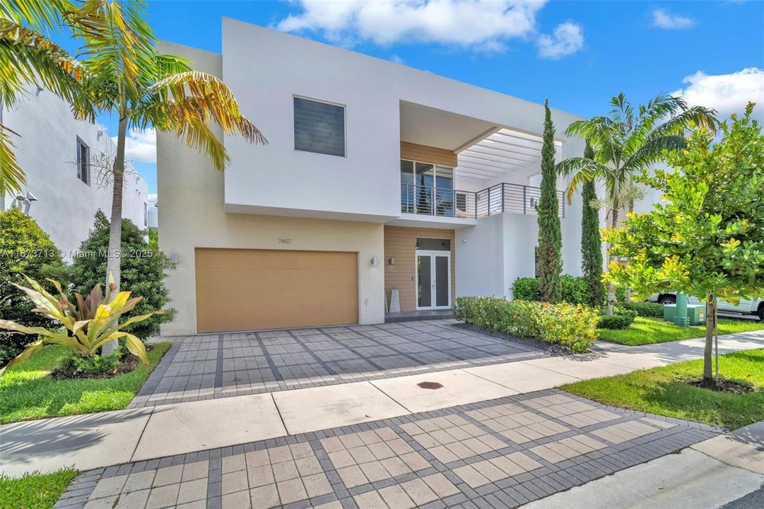 Active With Contract: $1,628,000 (5 beds, 5 baths, 3624 Square Feet)