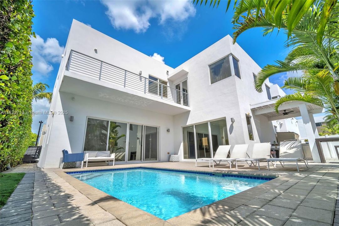 Active With Contract: $1,628,000 (5 beds, 5 baths, 3624 Square Feet)