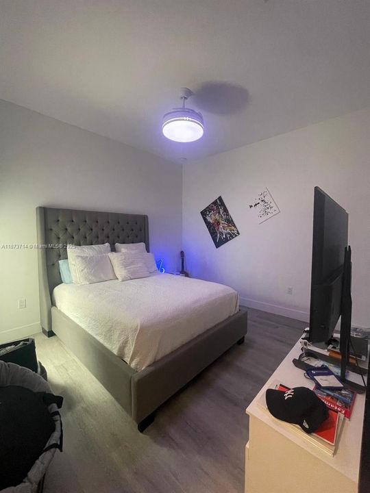 出租: $9,600 (4 贝兹, 3 浴室, 2318 平方英尺)