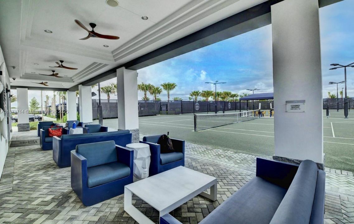 出租: $9,600 (4 贝兹, 3 浴室, 2318 平方英尺)