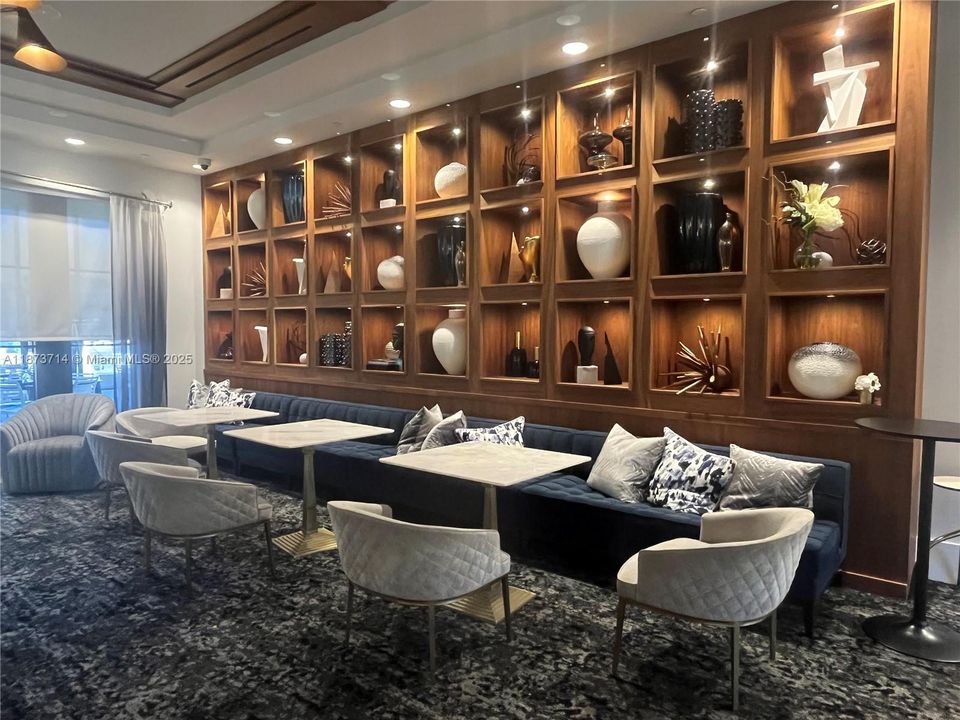 出租: $9,600 (4 贝兹, 3 浴室, 2318 平方英尺)