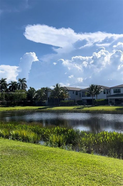 出租: $9,600 (4 贝兹, 3 浴室, 2318 平方英尺)