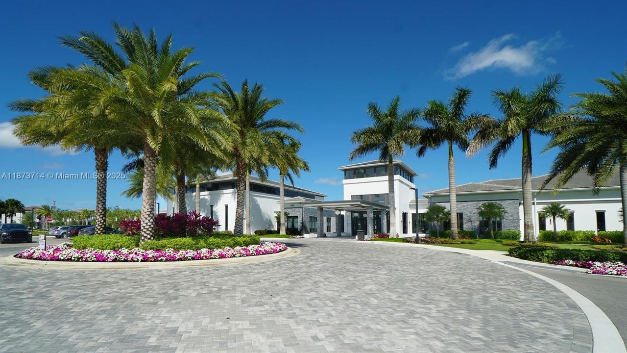 出租: $9,600 (4 贝兹, 3 浴室, 2318 平方英尺)