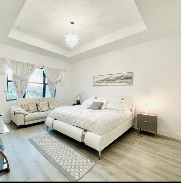 出租: $9,600 (4 贝兹, 3 浴室, 2318 平方英尺)