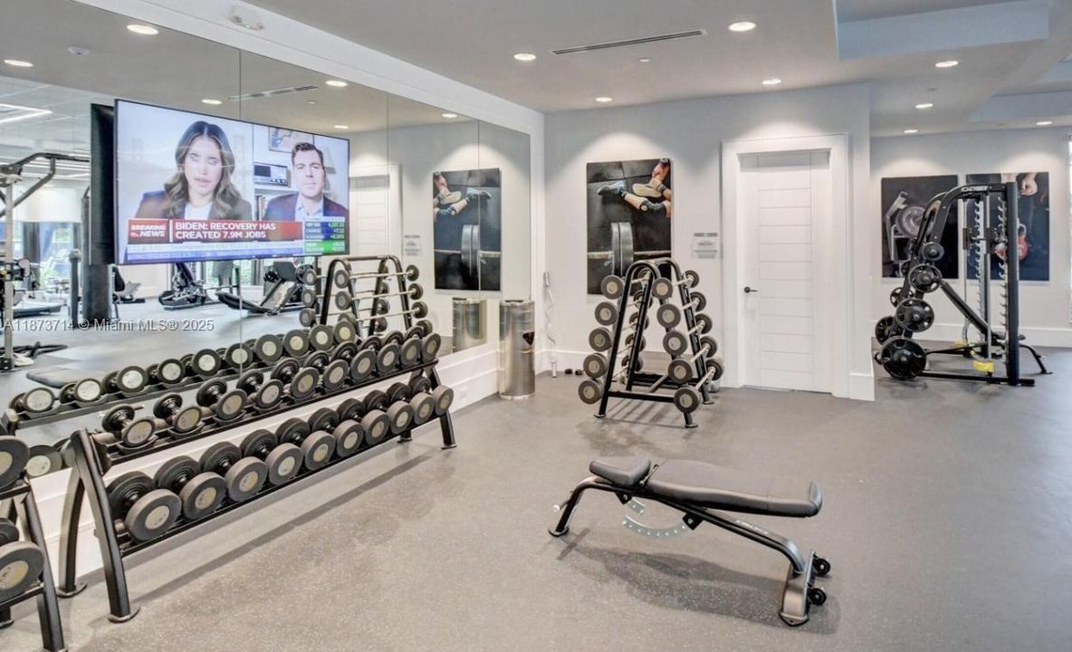 出租: $9,600 (4 贝兹, 3 浴室, 2318 平方英尺)