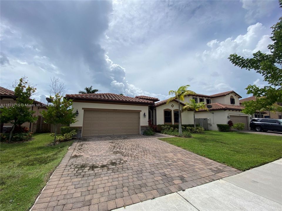 Active With Contract: $3,399 (4 beds, 3 baths, 2228 Square Feet)