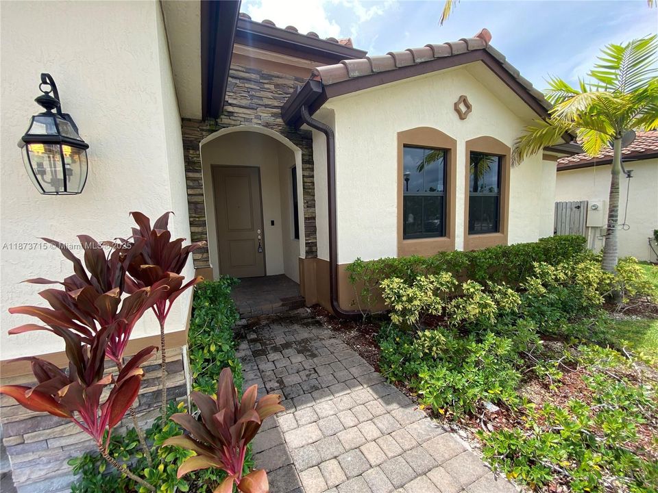 Active With Contract: $3,399 (4 beds, 3 baths, 2228 Square Feet)