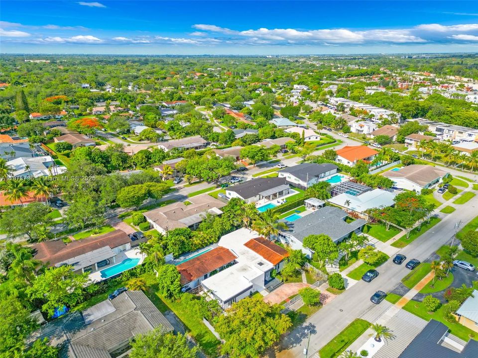 Под контрактом: $1,350,000 (5 спален, 3 ванн, 3137 Квадратных фут)