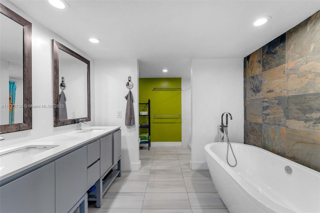 Под контрактом: $1,350,000 (5 спален, 3 ванн, 3137 Квадратных фут)