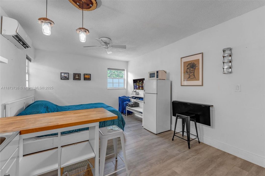 Под контрактом: $1,350,000 (5 спален, 3 ванн, 3137 Квадратных фут)