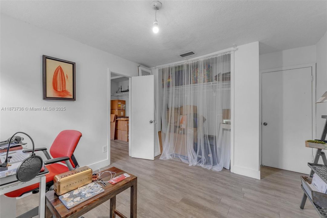 Под контрактом: $1,350,000 (5 спален, 3 ванн, 3137 Квадратных фут)