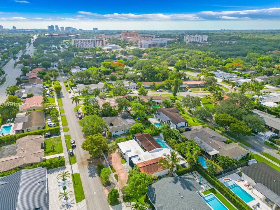 Под контрактом: $1,350,000 (5 спален, 3 ванн, 3137 Квадратных фут)