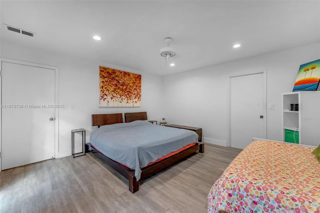 Под контрактом: $1,350,000 (5 спален, 3 ванн, 3137 Квадратных фут)