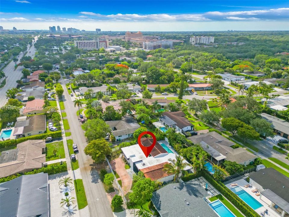 Под контрактом: $1,350,000 (5 спален, 3 ванн, 3137 Квадратных фут)