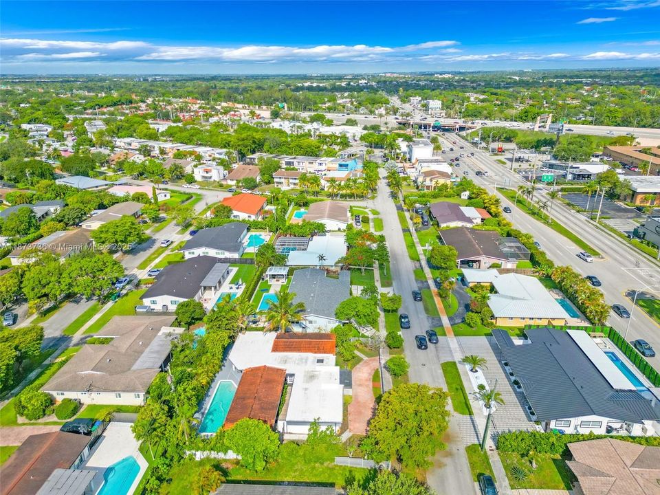 Под контрактом: $1,350,000 (5 спален, 3 ванн, 3137 Квадратных фут)