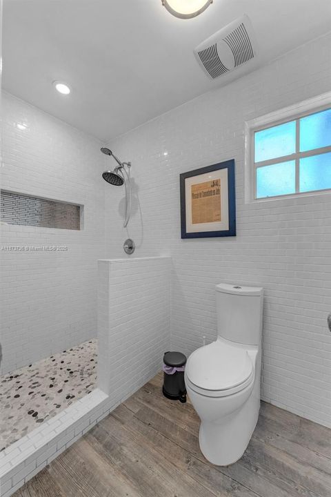 Под контрактом: $1,350,000 (5 спален, 3 ванн, 3137 Квадратных фут)