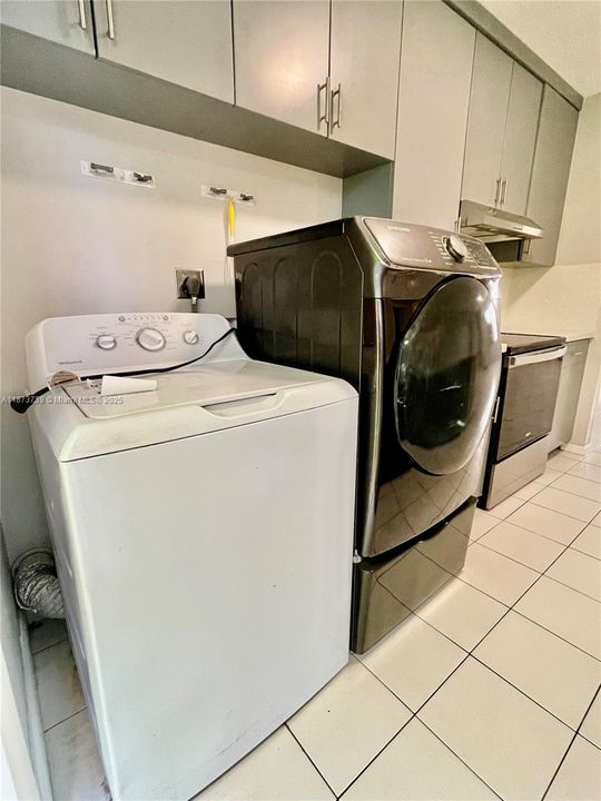 For Sale: $479,900 (3 beds, 2 baths, 1148 Square Feet)