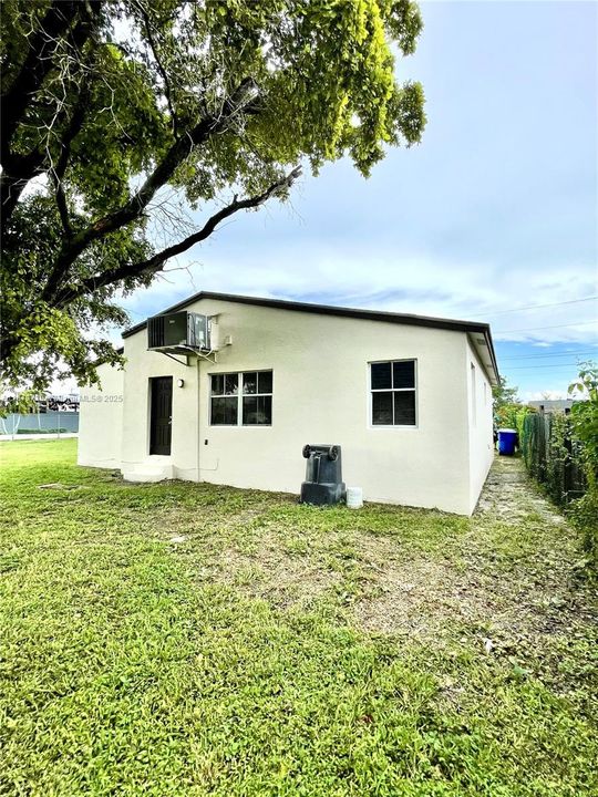 For Sale: $479,900 (3 beds, 2 baths, 1148 Square Feet)