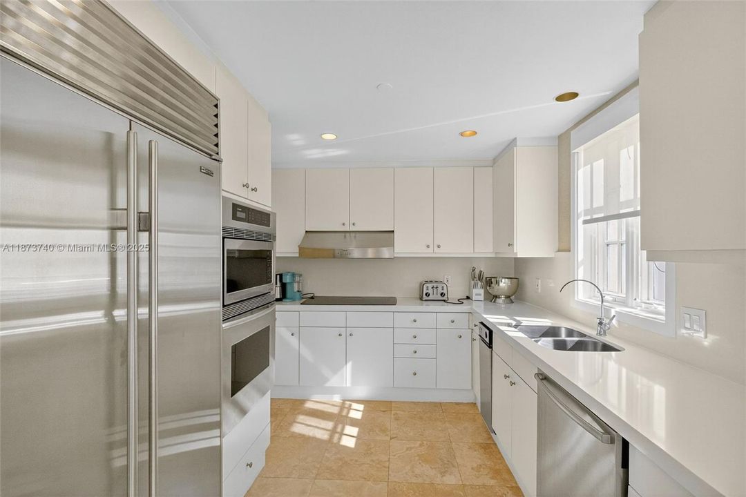 待售: $2,300,000 (2 贝兹, 2 浴室, 1429 平方英尺)