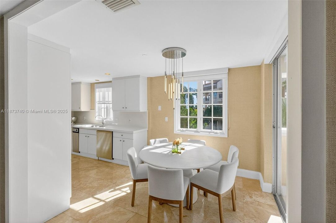 待售: $2,300,000 (2 贝兹, 2 浴室, 1429 平方英尺)